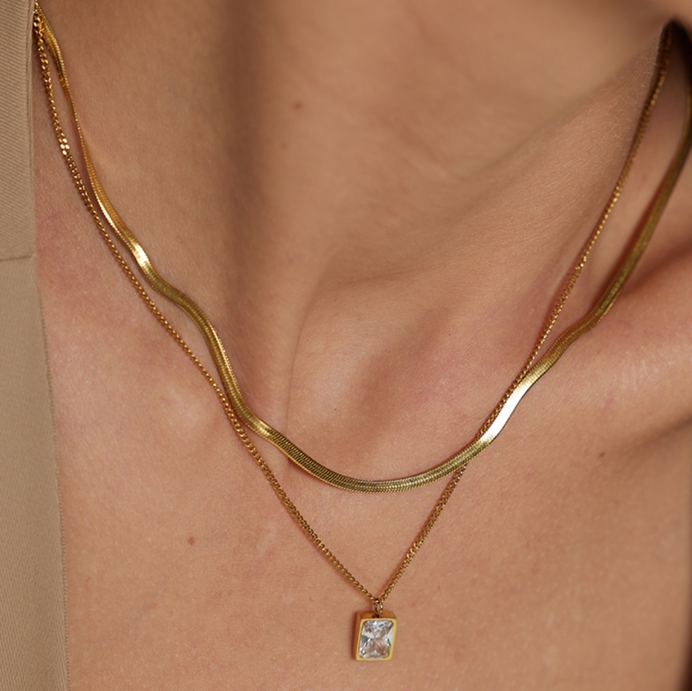 Stylish Layered Necklace - Picture 2 of 9